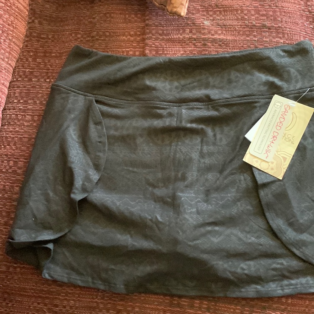 NWT sanded dry wik skort